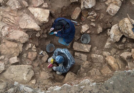 Archeological excavation on site of demolished Kremlin Building No 14