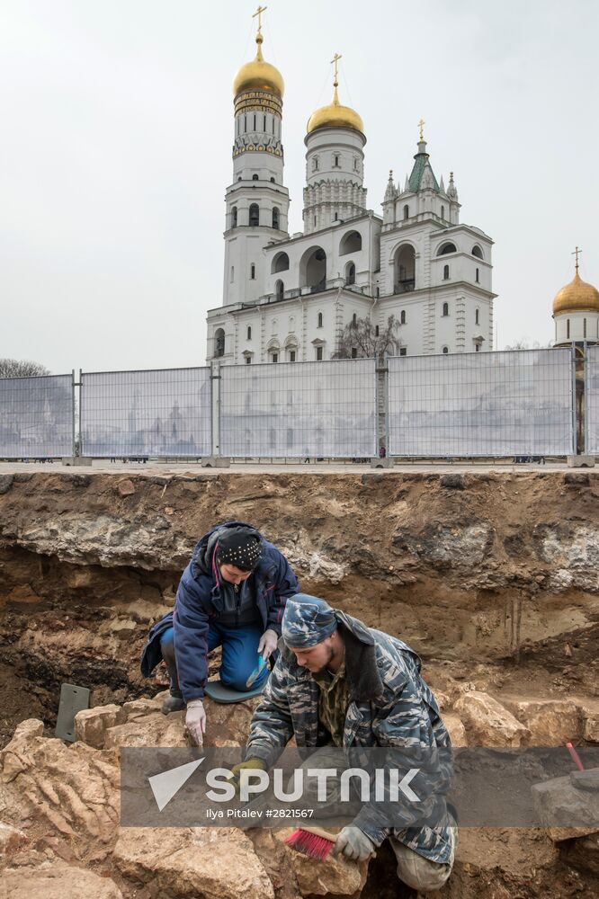 Archeological excavation on site of demolished Kremlin Building No 14