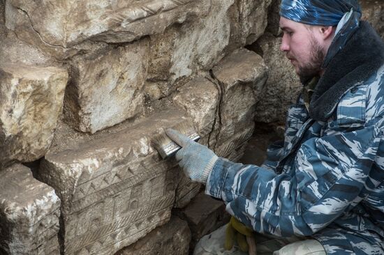 Archeological excavation on site of demolished Kremlin Building No 14