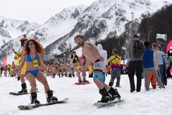 Guinness world record set in bikini downhill skiing