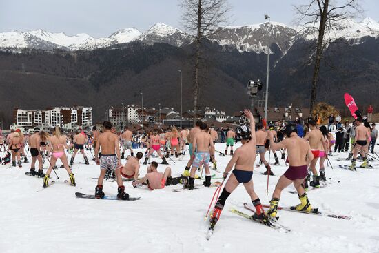 Guinness world record set in bikini downhill skiing