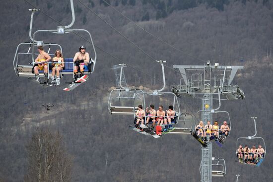 Guinness world record set in bikini downhill skiing