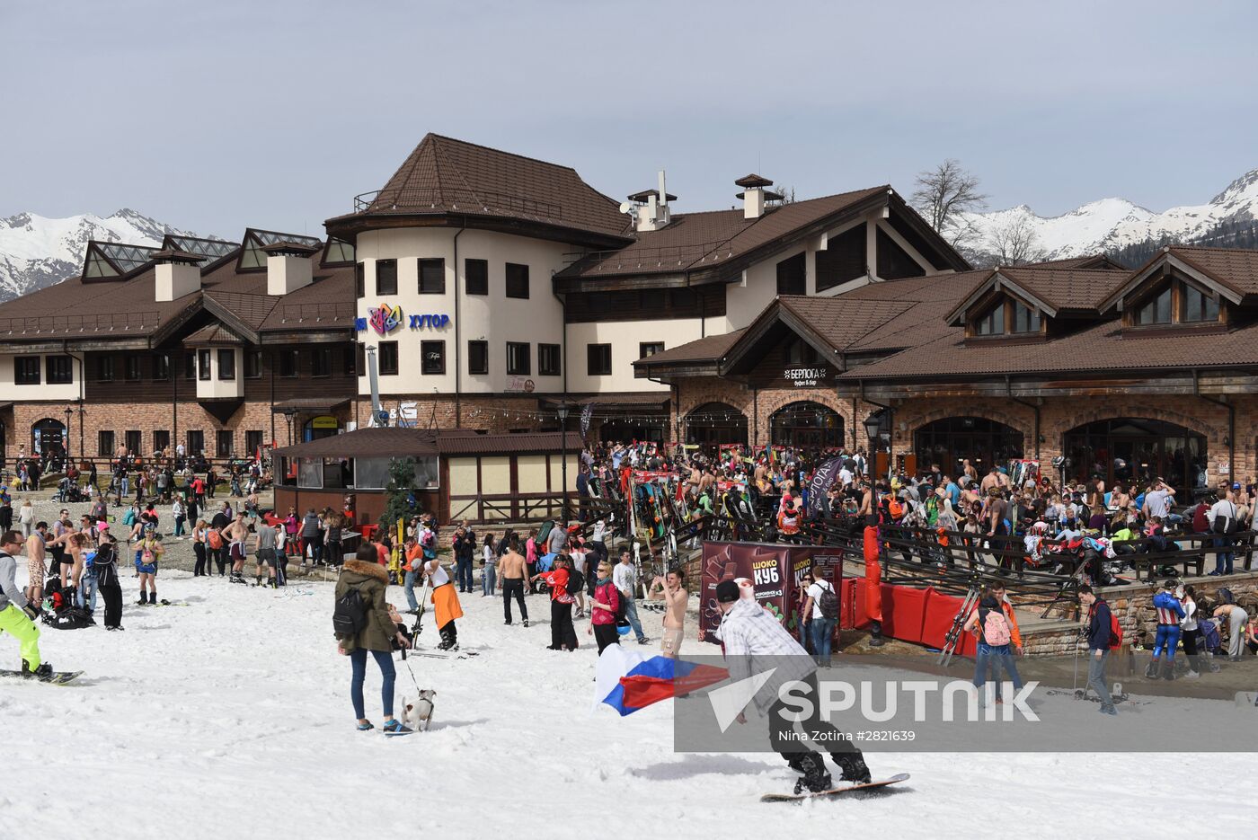 Guinness world record set in bikini downhill skiing