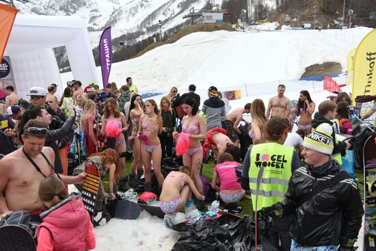 Guinness world record set in bikini downhill skiing