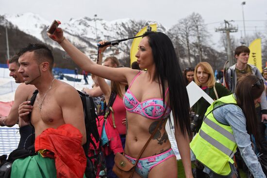 Guinness world record set in bikini downhill skiing