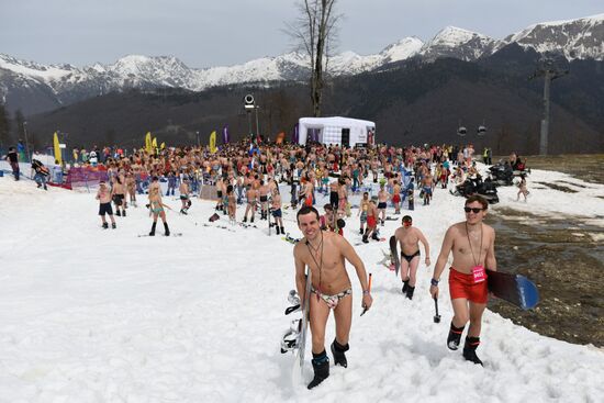 Guinness world record set in bikini downhill skiing