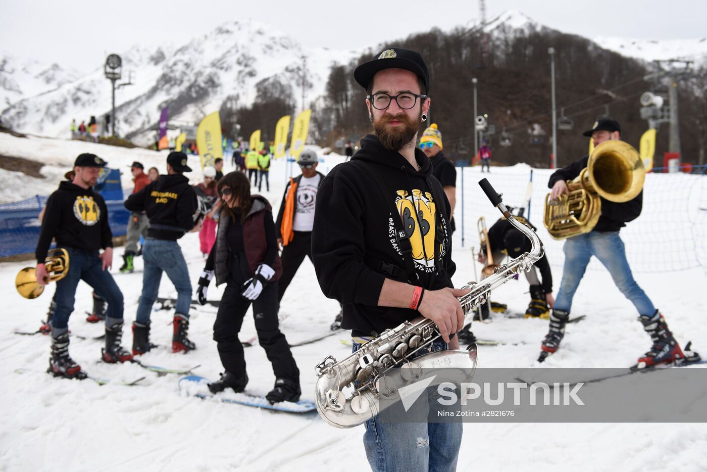 Guinness world record set in bikini downhill skiing