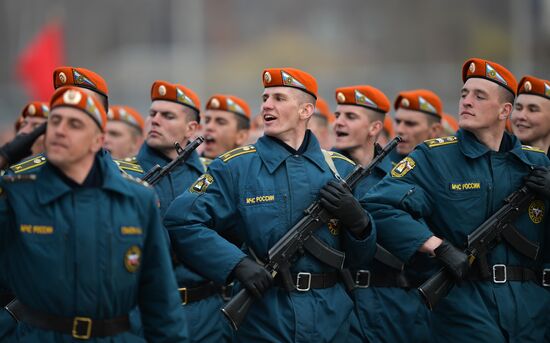 Rehearsing V-Day military parade on May 9