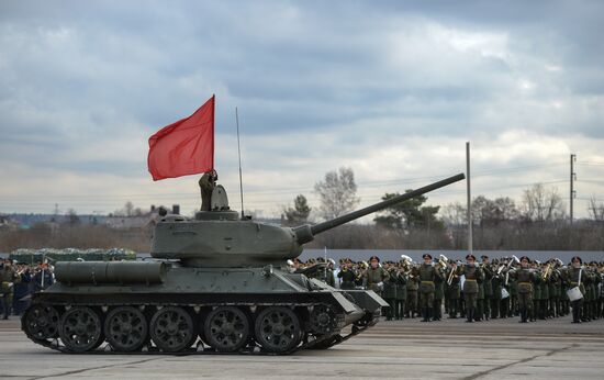 Rehearsing V-Day military parade on May 9