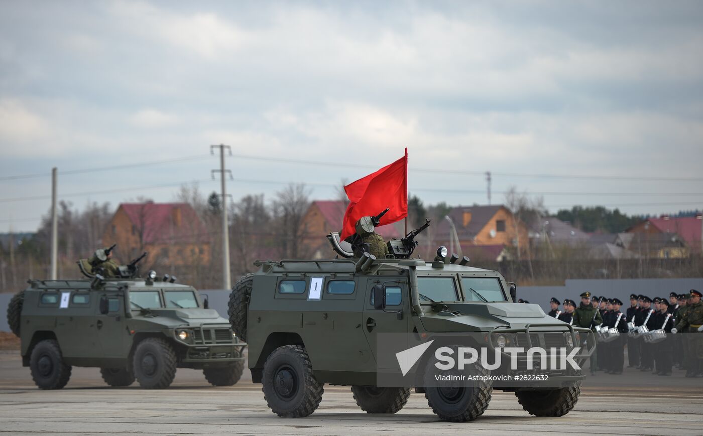 Rehearsing V-Day military parade on May 9