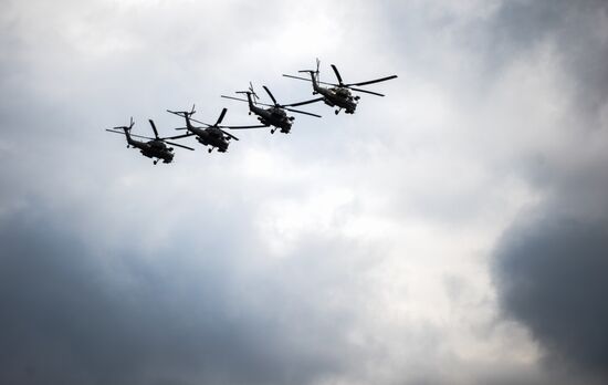 Rehearsing V-Day military parade on May 9