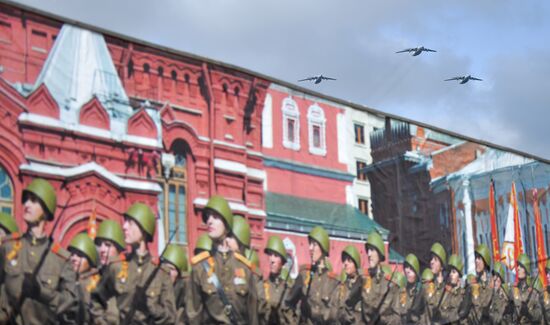 Rehearsing V-Day military parade on May 9