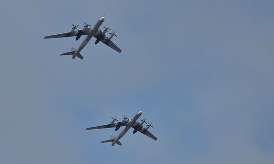 Rehearsing V-Day military parade on May 9