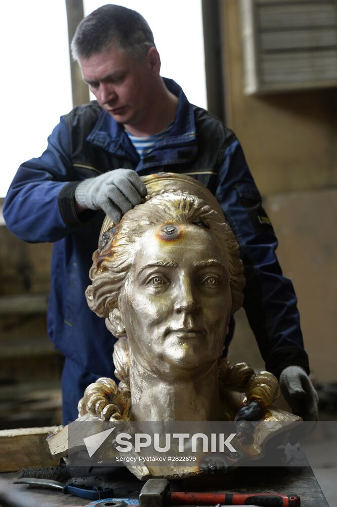 Making monument to Catherine the Great to be installed in Simferopol