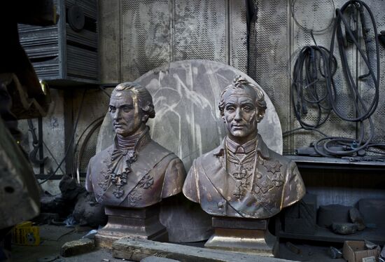Making monument to Catherine the Great to be installed in Simferopol
