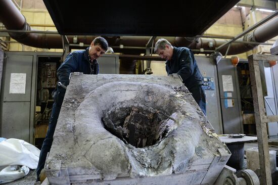 Making monument to Catherine the Great to be installed in Simferopol