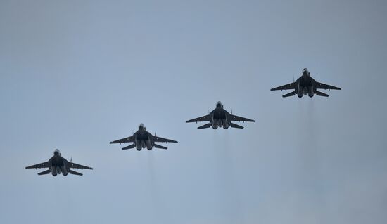 Rehearsing V-Day military parade on May 9