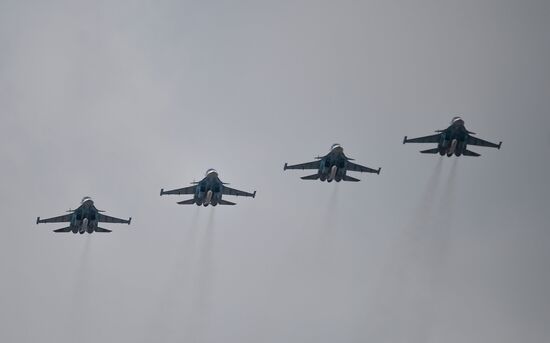 Rehearsing V-Day military parade on May 9