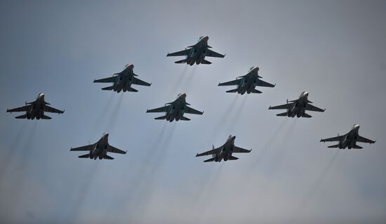 Rehearsing V-Day military parade on May 9