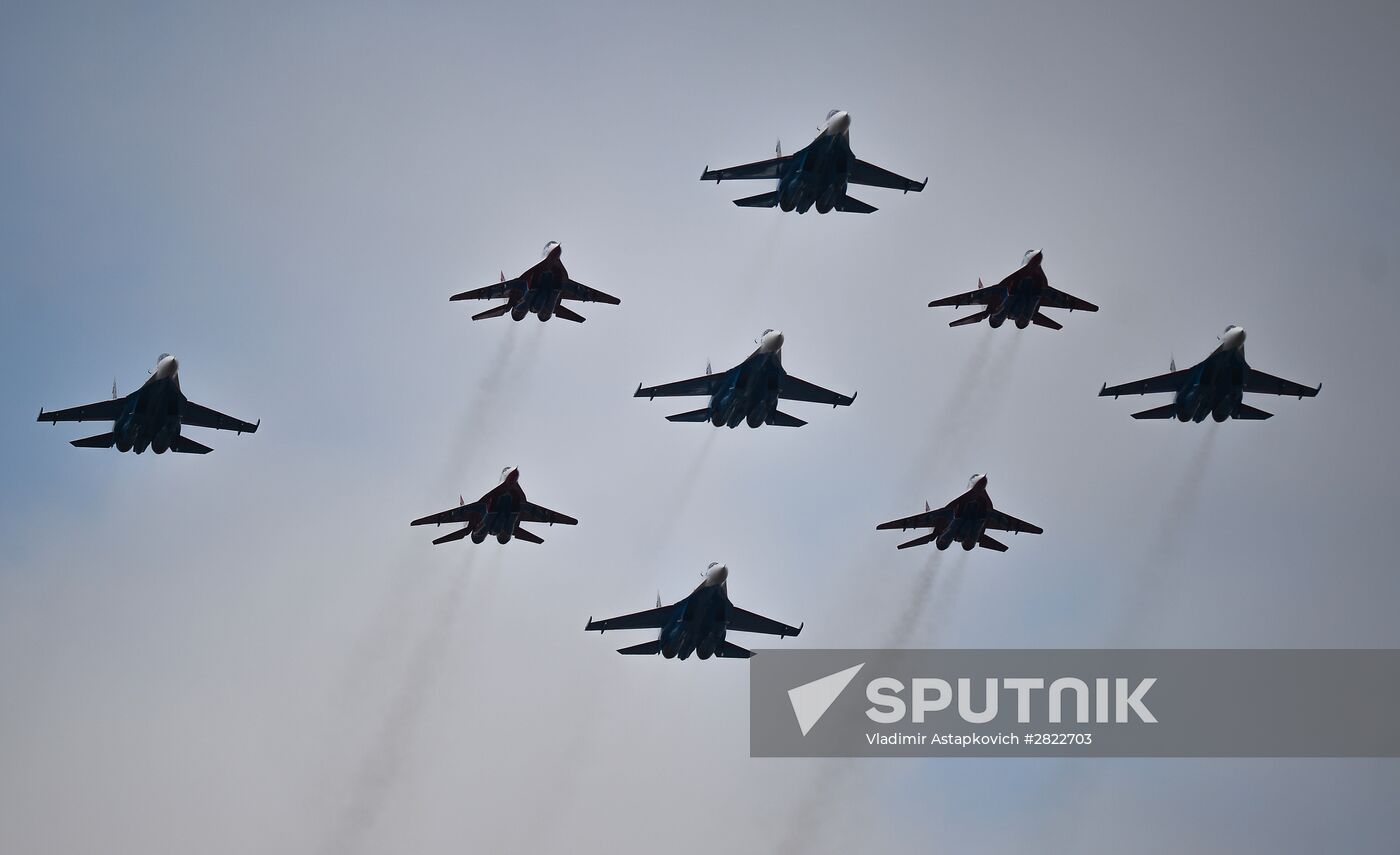 Rehearsing V-Day military parade on May 9