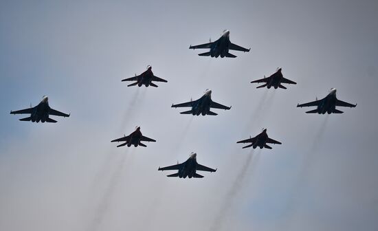 Rehearsing V-Day military parade on May 9