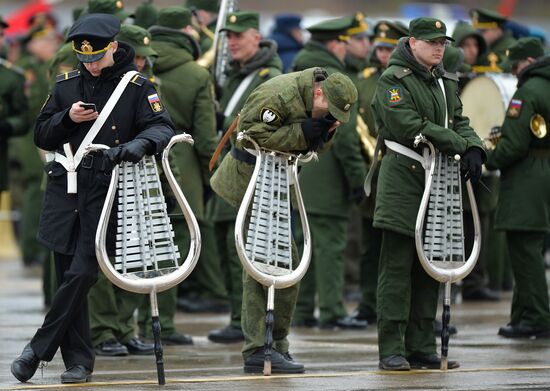 Rehearsing V-Day military parade on May 9