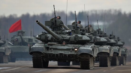 Rehearsing V-Day military parade on May 9