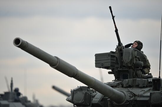 Rehearsing V-Day military parade on May 9