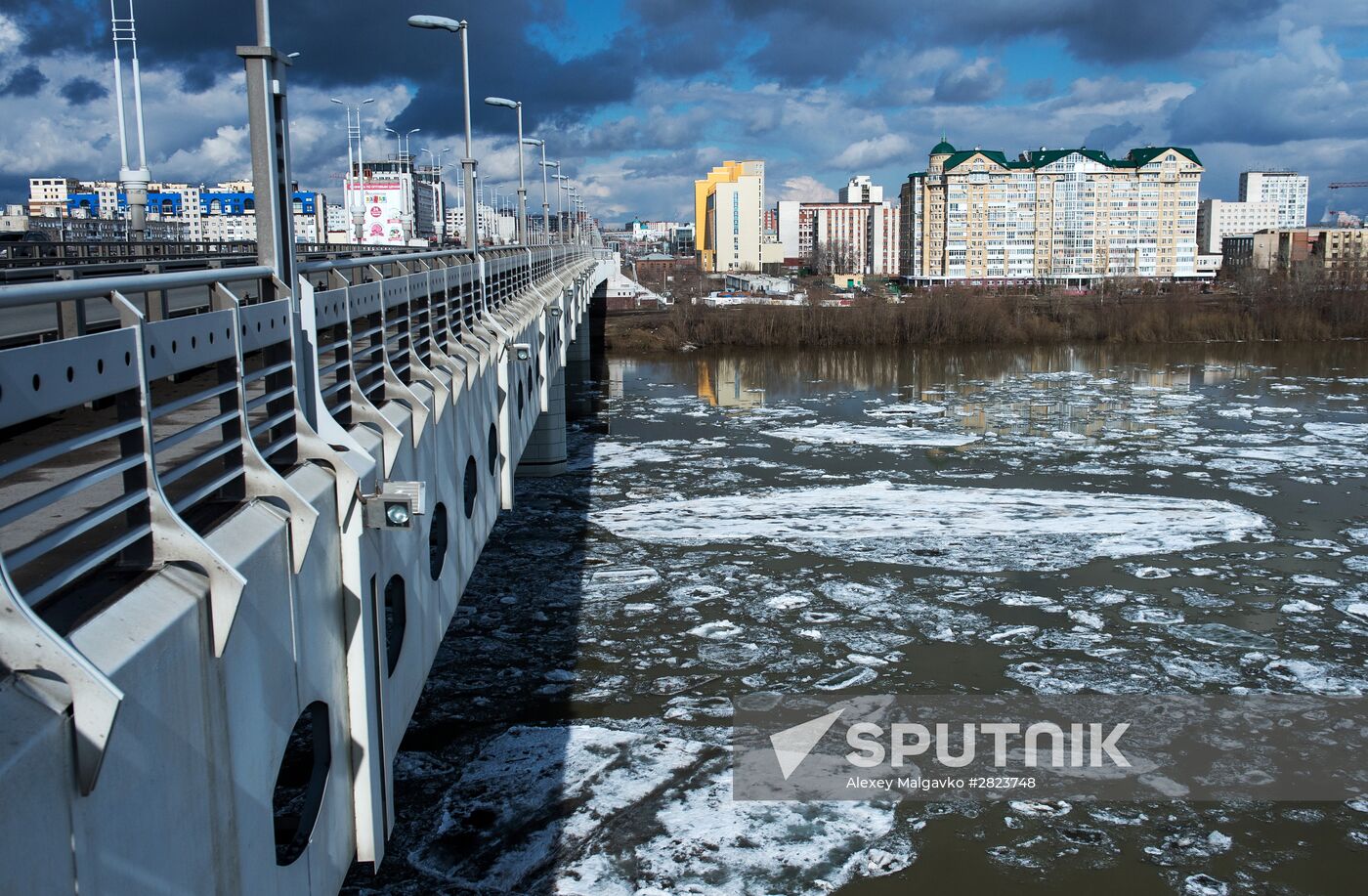 Ice drift on the Irtysh River in the Omsk Region