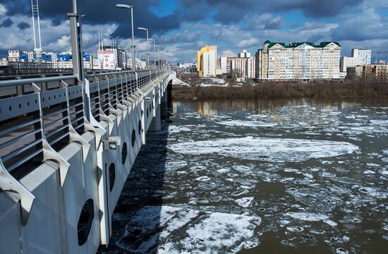 Ice drift on the Irtysh River in the Omsk Region