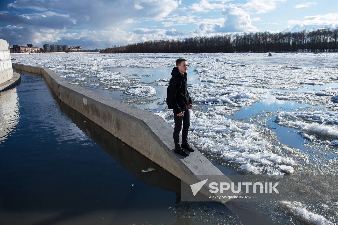 Ice drift on the Irtysh River in the Omsk Region
