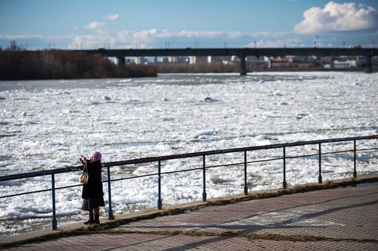 Ice drift on the Irtysh River in the Omsk Region