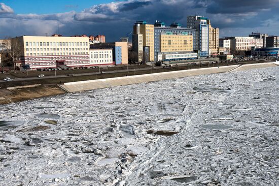 Ice drift on the Irtysh River in the Omsk Region