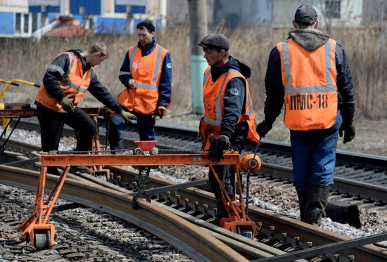 Summer railway track repair campaign by Far Eastern Railway