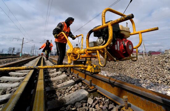 Summer railway track repair campaign by Far Eastern Railway