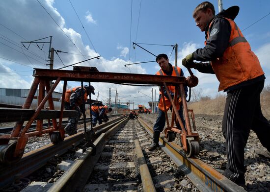 Summer railway track repair campaign by Far Eastern Railway