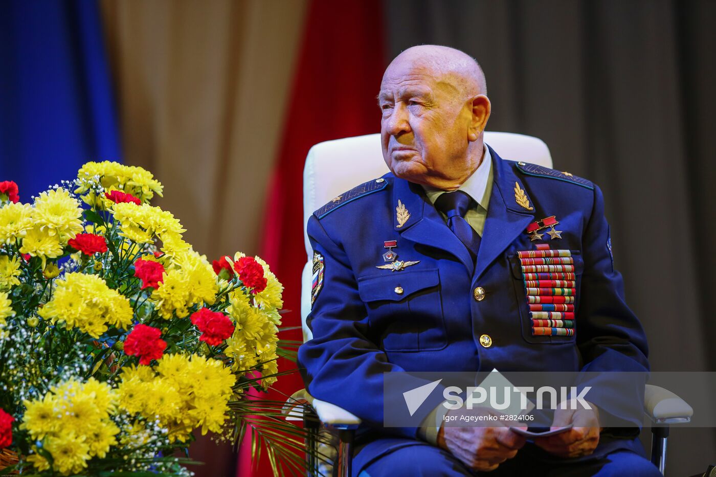 Valentina Tereshkova and Alexei Leonov meet with school and university students in Blagoveshchensk