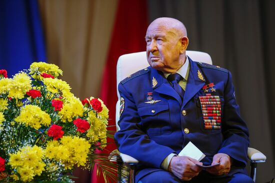 Valentina Tereshkova and Alexei Leonov meet with school and university students in Blagoveshchensk