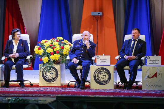 Valentina Tereshkova and Alexei Leonov meet with school and university students in Blagoveshchensk