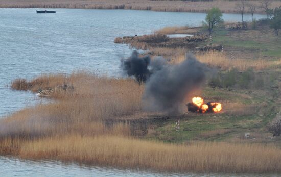 Military exercises in Lugansk poeple's Republic