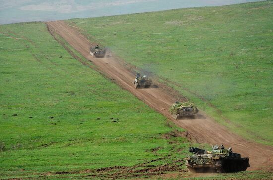Military exercises in Lugansk poeple's Republic
