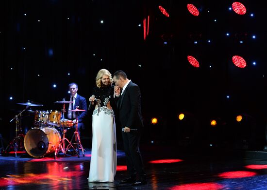 Dzhakhan Pollyeva's anniversary gala