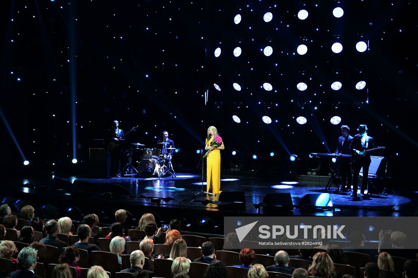 Dzhakhan Pollyeva's anniversary gala