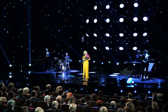 Dzhakhan Pollyeva's anniversary gala