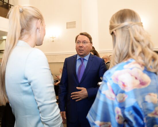 Dzhakhan Pollyeva's anniversary gala