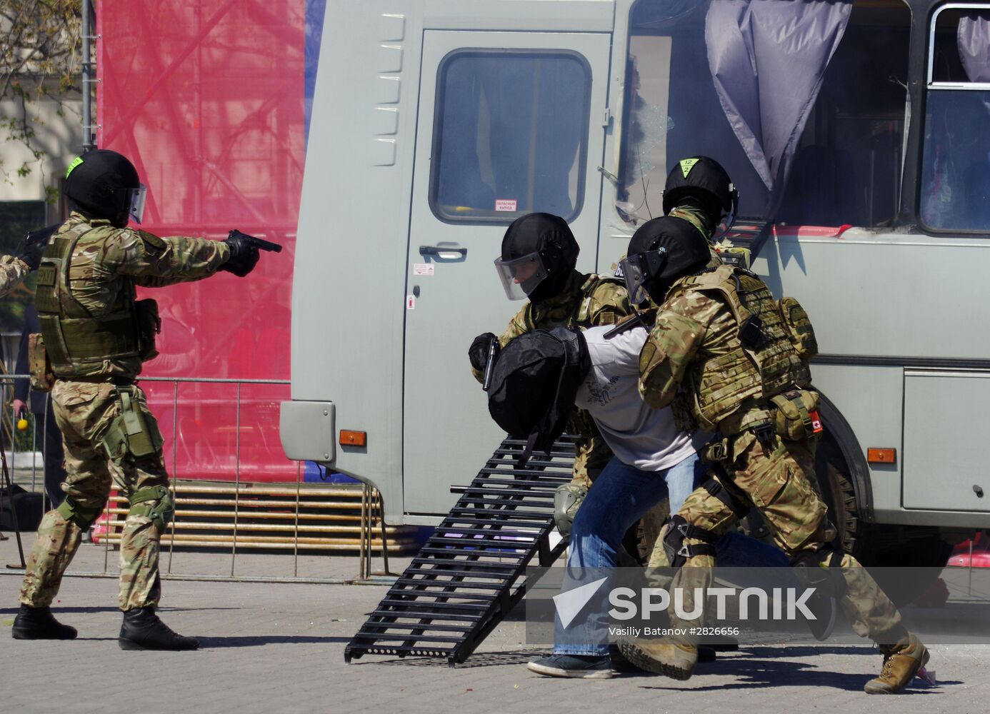 Exhibition performance by Interior Ministry's employees in Sevastopol