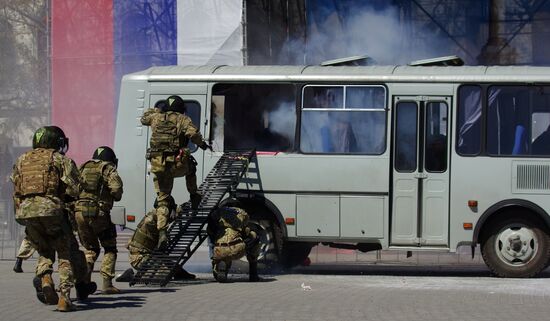 Exhibition performance by Interior Ministry's employees in Sevastopol
