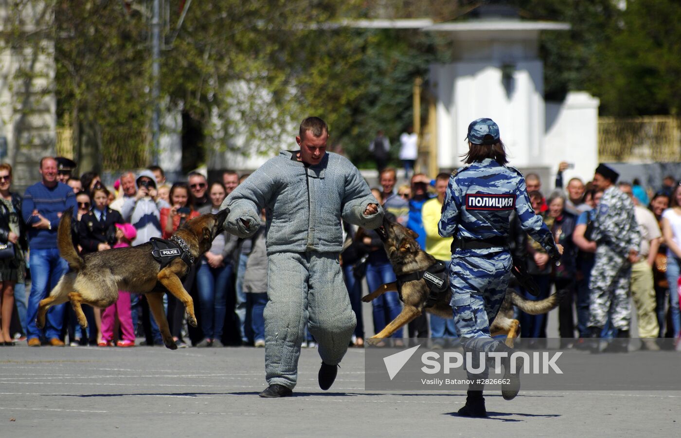 Exhibition performance by Interior Ministry's employees in Sevastopol