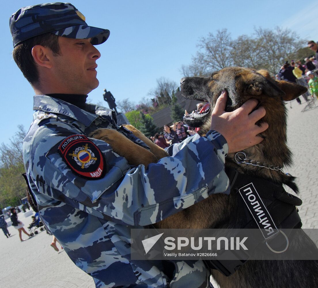 Exhibition performance by Interior Ministry's employees in Sevastopol