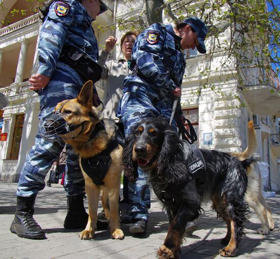 Exhibition performance by Interior Ministry's employees in Sevastopol